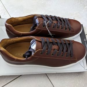 Vionic Baldwin Lace Up Sneakers NIB